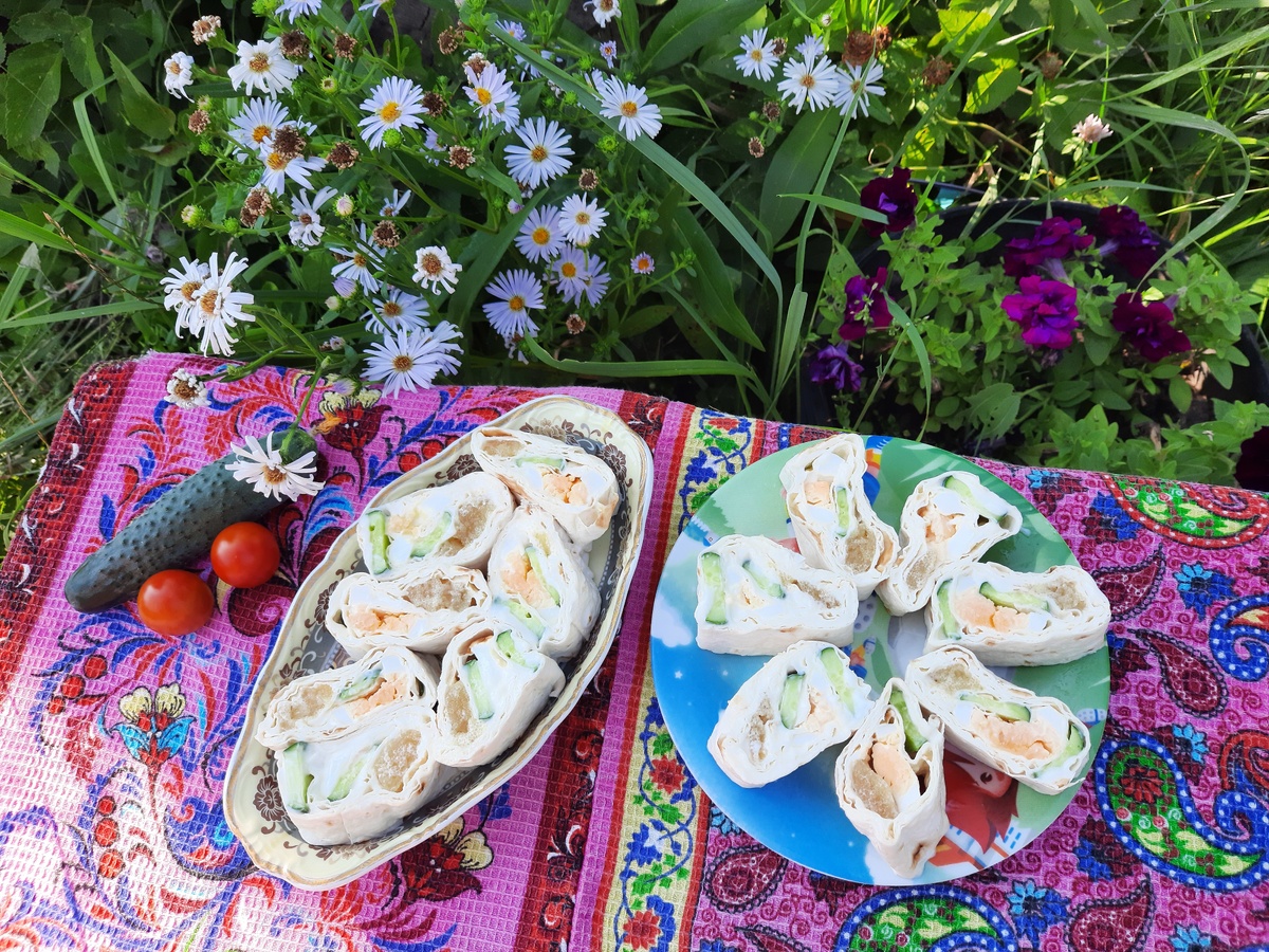 Рулет из лаваша с икрой сельди: удивительно вкусный и простой