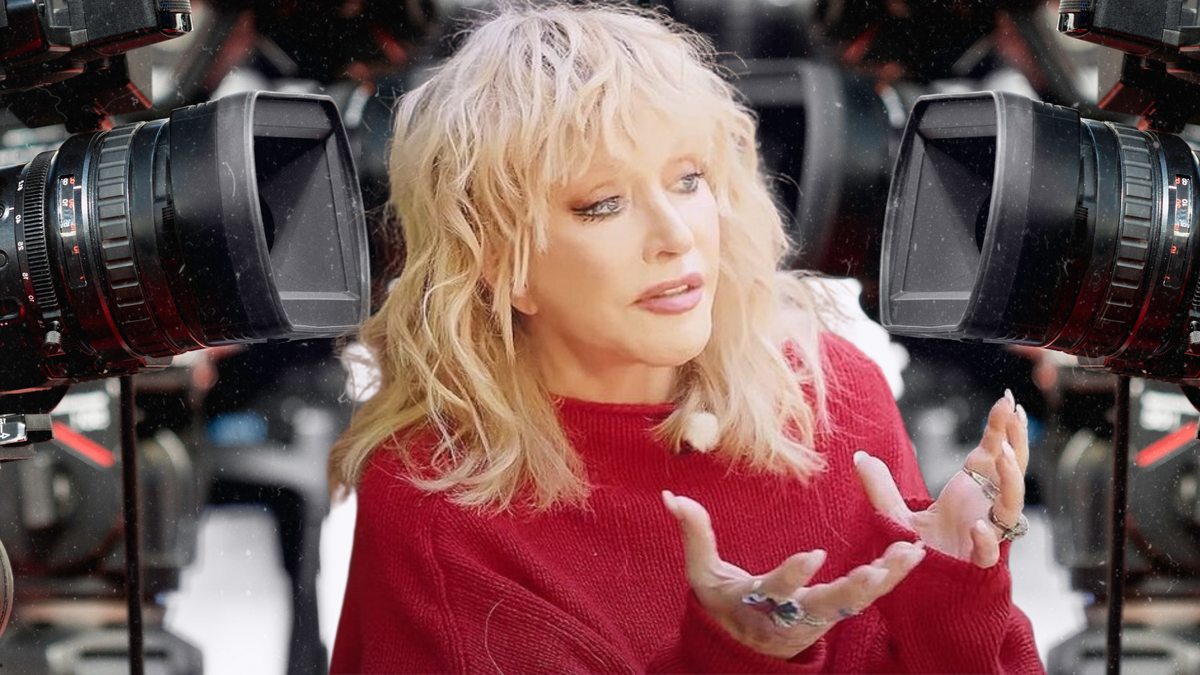 Почему Алла Пугачева имеет право на пенсию и переводы за границу?