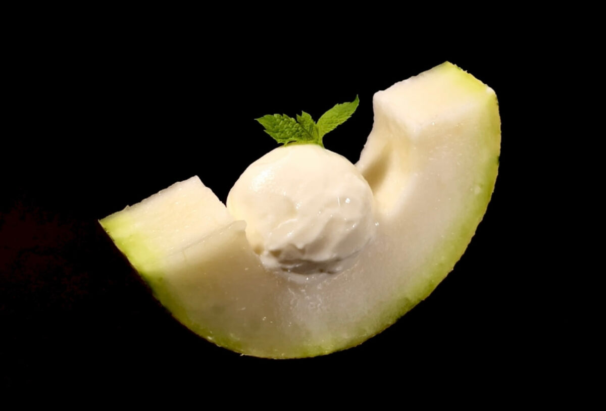 Летний уют: освежающее дынное мороженое всего из трех ингредиентов