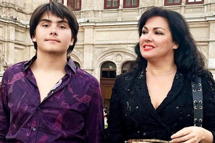 Анна Нетребко отмечает 17-летие сына: Тьяго на взлете