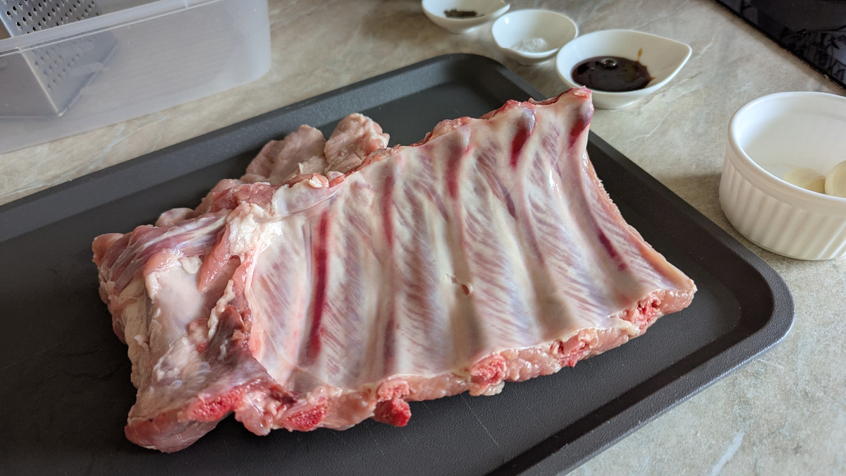 Как вкусно подготовить свиные ребра для мангала