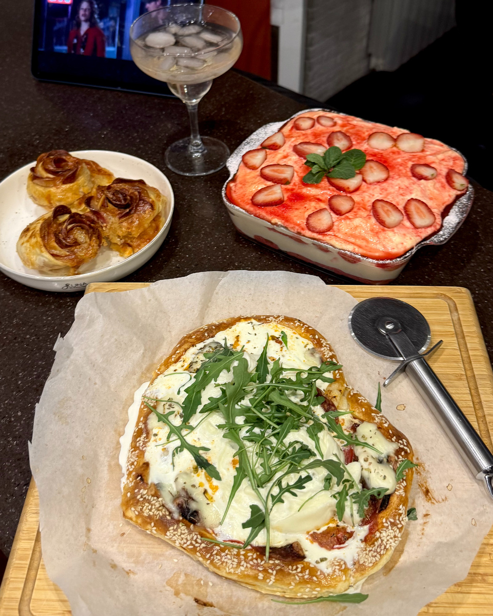 Легкая пицца на слоеном тесте: быстрый способ порадовать близких