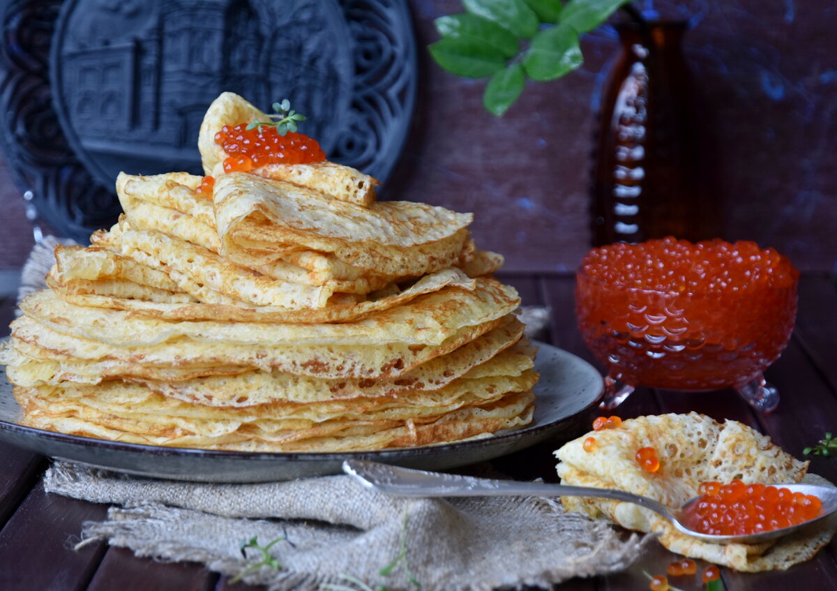 Тонкие и пухлые: идеальные дрожжевые блины на молоке