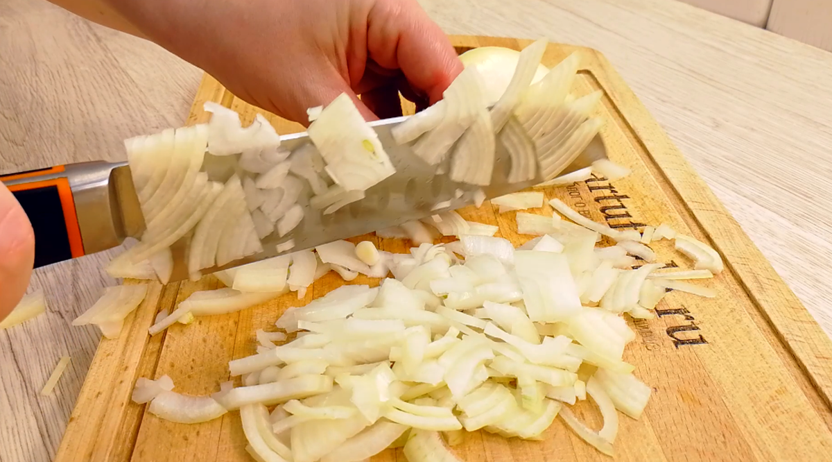 Ароматный капустный пирог с овощами и томатной глазурью