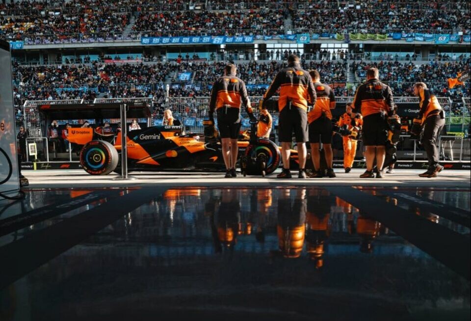 Две разные проблемы: McLaren объяснила необычные сходы на Гран-при Китая