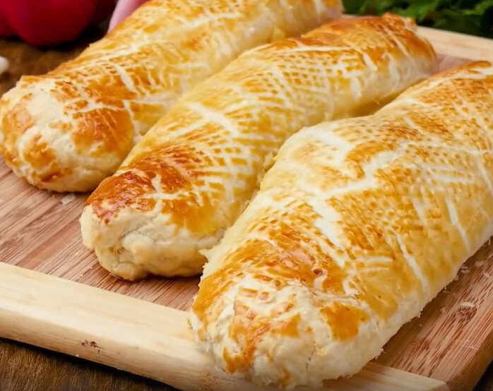 Куриные рулеты в слоёном тесте: простой и вкусный рецепт