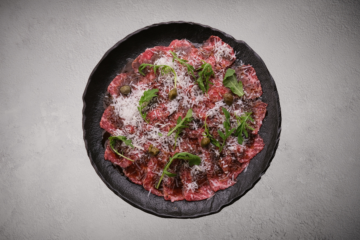 Открытие обновленного меню в ресторане The Бык