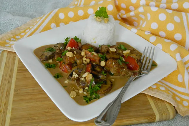 Куриный гуляш с арахисом: удивительное сочетание вкусов