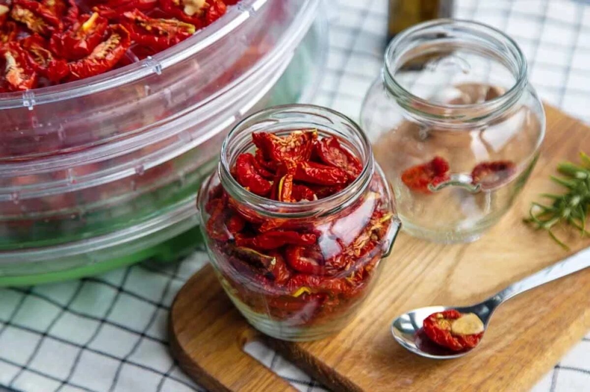 Вяленые томаты на любой вкус: итальянские, иранские и русские секреты
