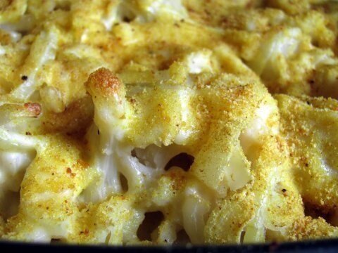 Нежная цветная капуста под аппетитным сырным соусом