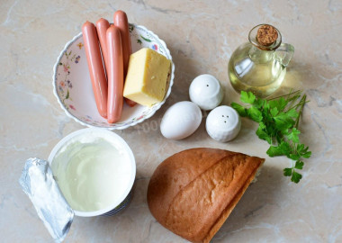 Горячие бутерброды с сосиской и сыром: быстро и вкусно всего за 20 минут