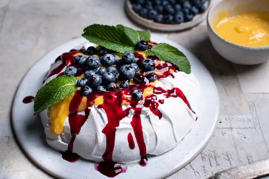 Павлова с лимонным курдом: незабываемый десерт на ваш стол