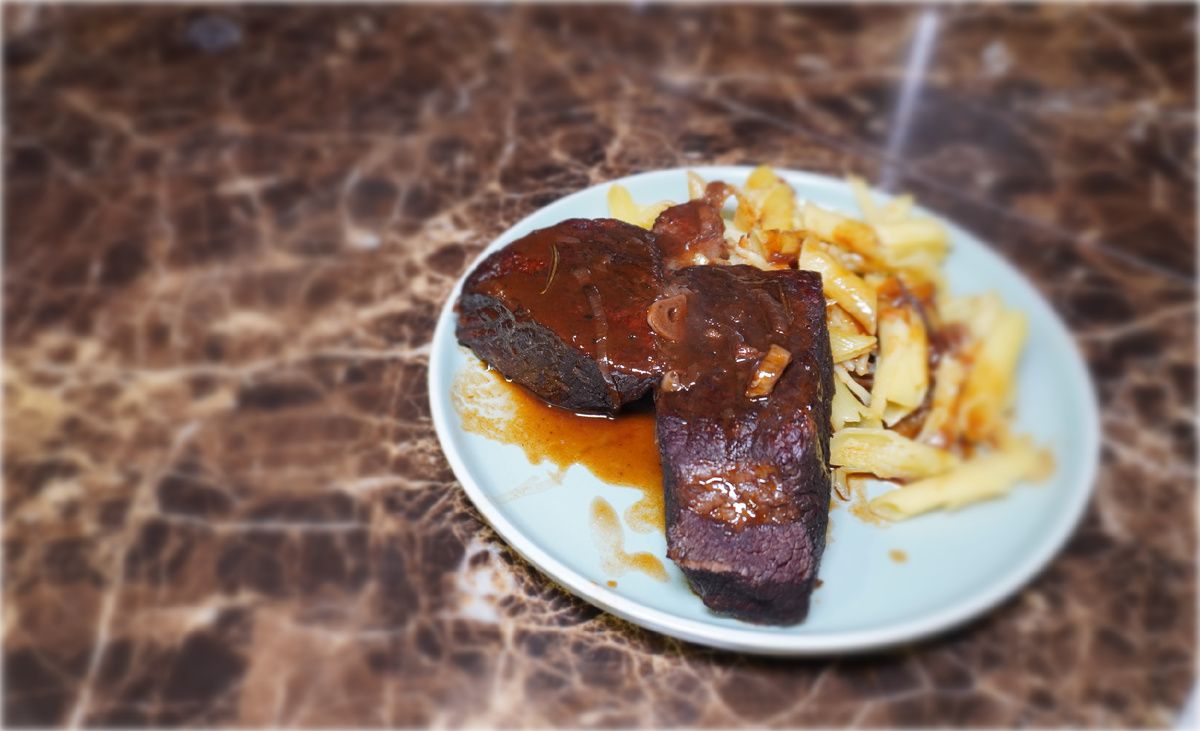 Невероятная говядина в вине: простой и вкусный рецепт