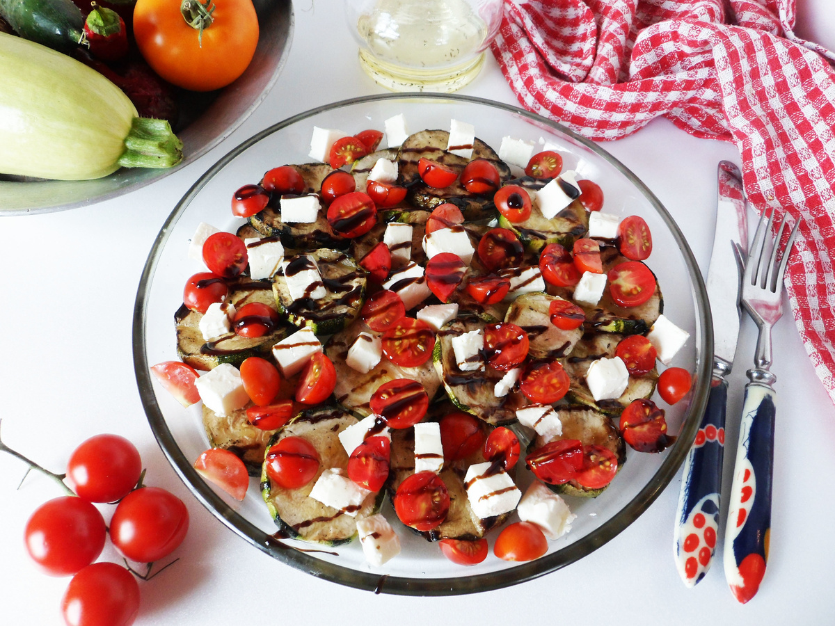 Слоёный салат с кабачками, который стоит попробовать этой весной