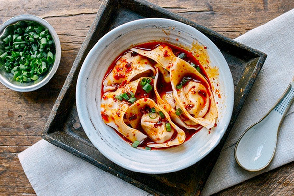 Сычуаньские вонтоны с чили-маслом: секреты уличной классики на вашей кухне