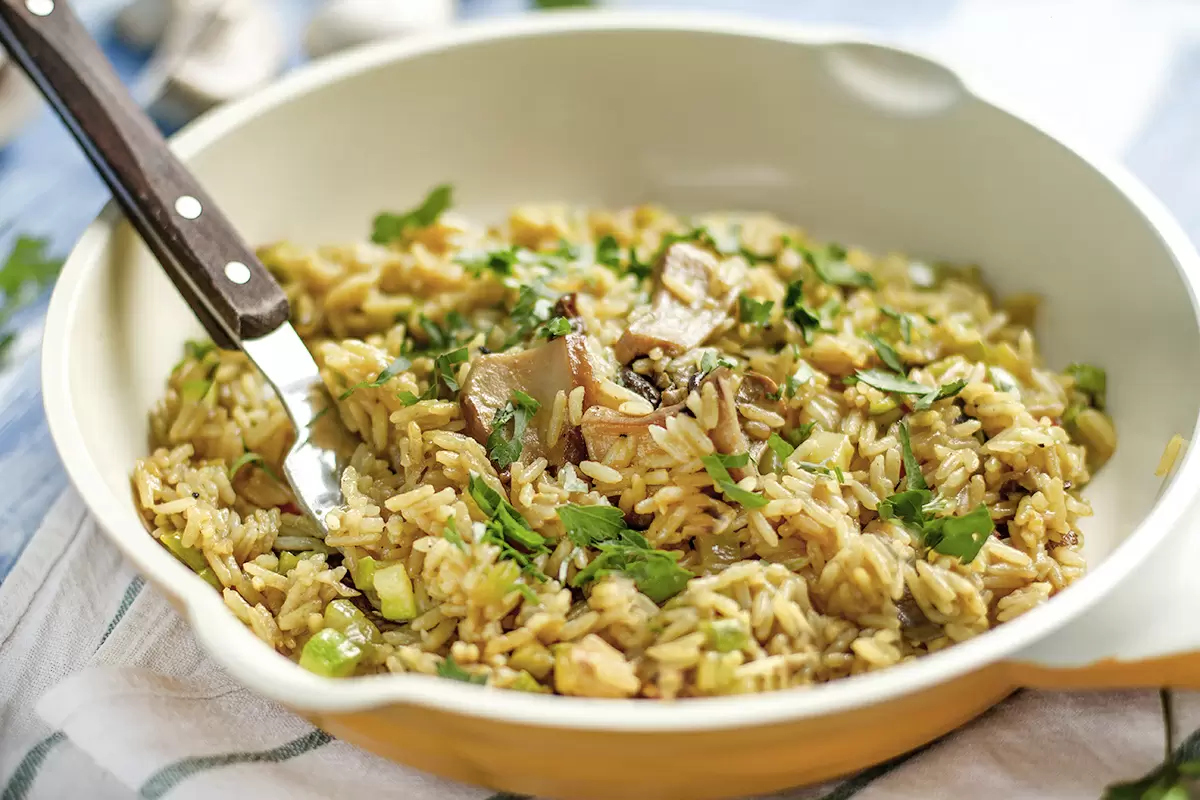Золотистый пилав «Персеполь»: взрыв вкуса с кабачками и белыми грибами