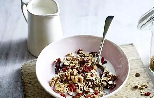 Как преобразовать утренний хаос в радость: хрустящая гранола для детей