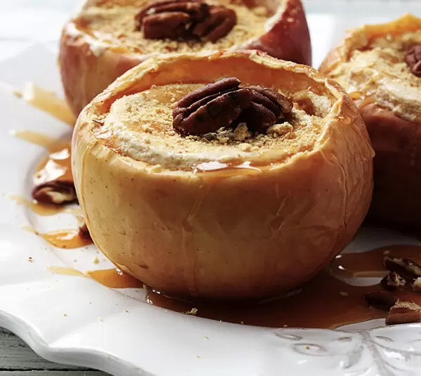 Нежные запеченные яблоки с творогом: вкус осенних вечеров