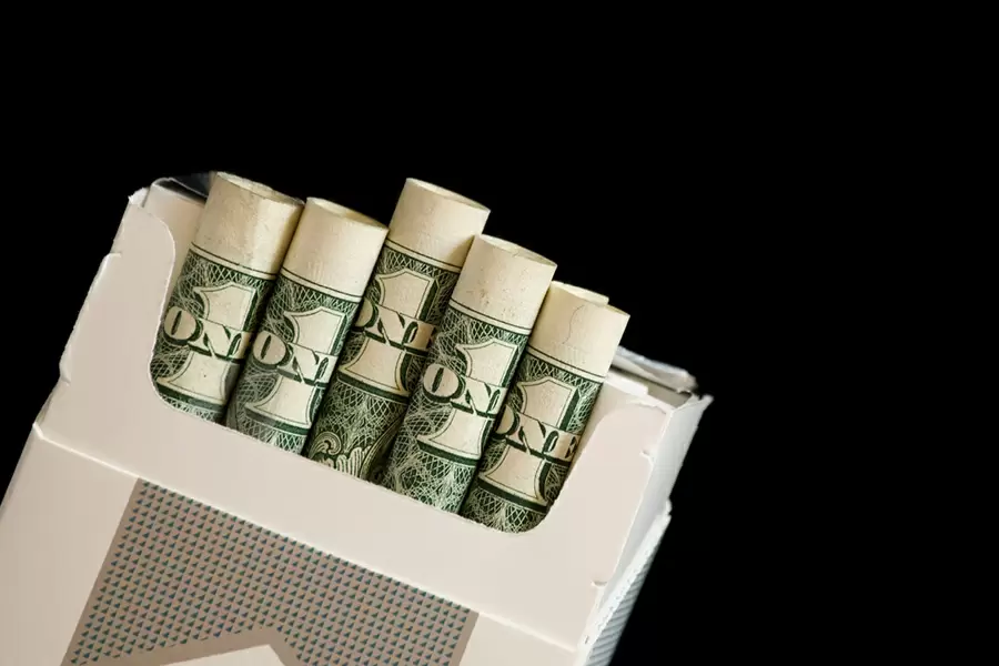 Взлетающие цены: что будет, если пачка сигарет в России станет стоить 1000 рублей