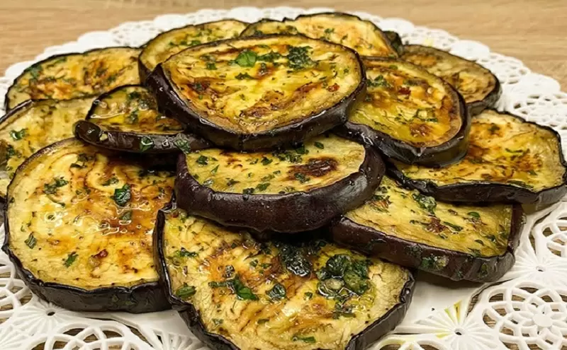 Почему баклажаны с чесноком — это больше, чем просто закуска