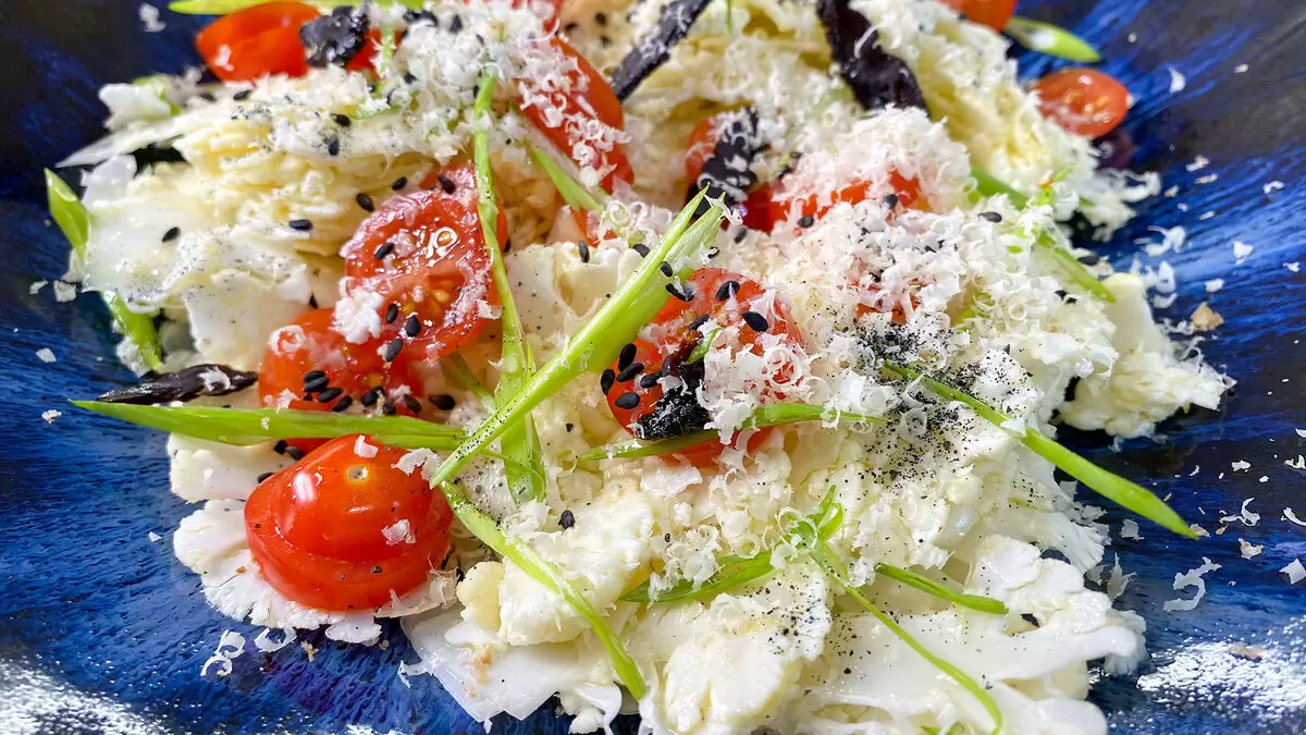 Необычный салат из цветной капусты, который удивит всех