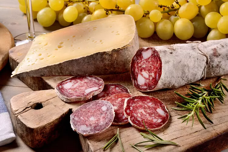 Секреты долгой свежести: ветчина, колбаса и сыр