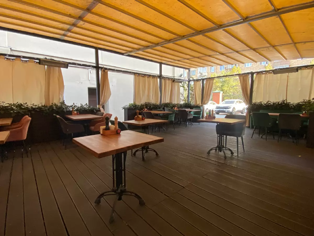 Демократ: недорогие угощения на Белорусской привлекают гурманов