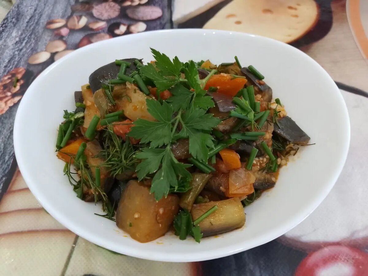 Тушеные баклажаны с овощами: вкусно и полезно