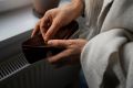 Как помочь пожилым родственникам без лишних конфликтов: советы по экономии
