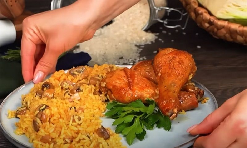 Плов в рукаве: экспресс-рецепт с курицей и грибами для сытного ужина