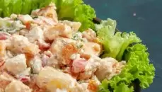 Новый взгляд на классический салат: курица и виноград станут звездой вашего новогоднего стола